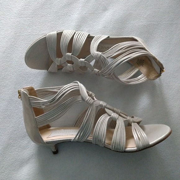Boutique 9 Too Pretty White&Gold Kitten Heels - Picture 2 of 8